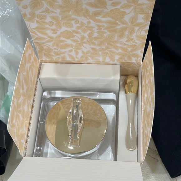 Korean Ginseng Royalty White and Gold Eye Cream Skincare - Picture 4 of 6